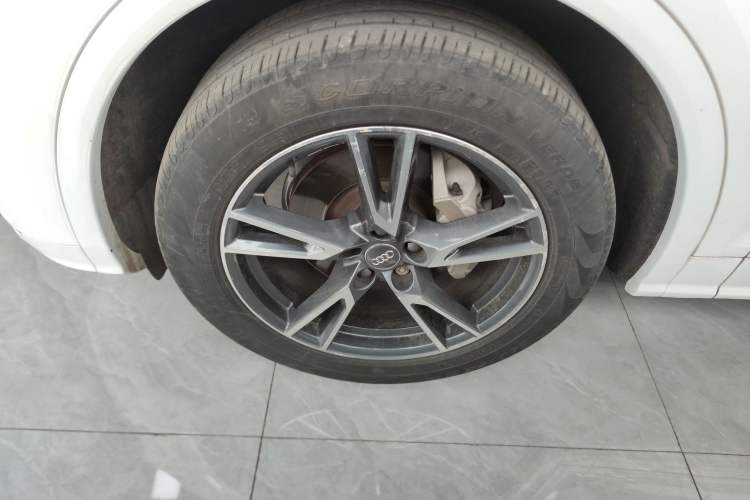Used Audi Q5L 2020 Updated 40 TFSI Prestige Fashion Edition Left Front Wheel Hub