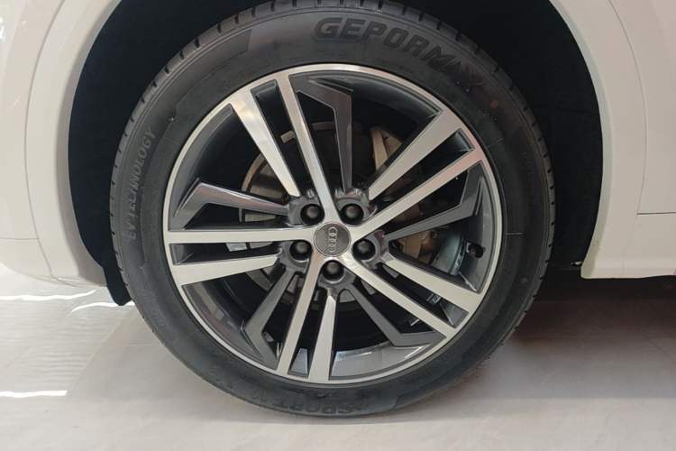 Used Audi Q5L 2020 Updated 40 TFSI Prestige Fashion Edition Left Front Wheel Hub