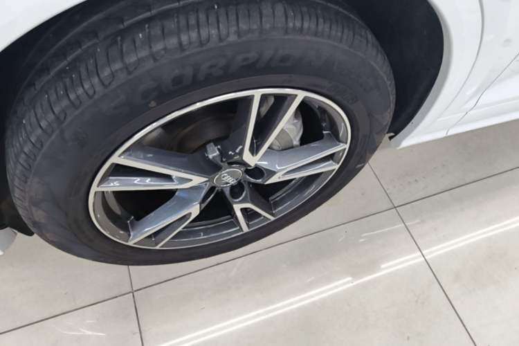 Used Audi Q5L 2020 Updated 40 TFSI Prestige Fashion Edition Left Front Wheel Hub