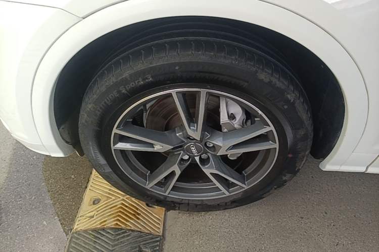 Used Audi Q5L 2020 Updated 40 TFSI Prestige Fashion Edition Left Front Wheel Hub
