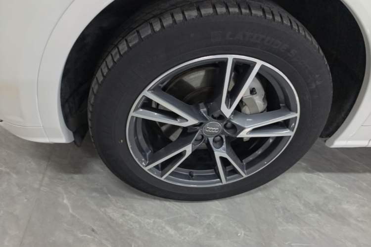 Used Audi Q5L 2020 Updated 40 TFSI Prestige Fashion Edition Left Front Wheel Hub