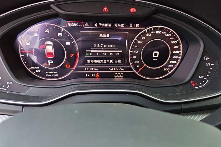 Used Audi Q5L 2020 45 TFSI Prestige Fashion Model Odometer Close Up