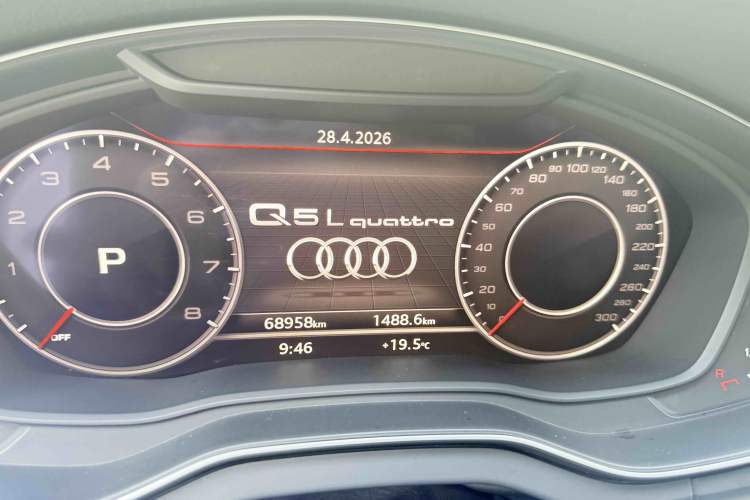 Used Audi Q5L 2020 40 TFSI Prestige Fashion Edition Odometer Close Up