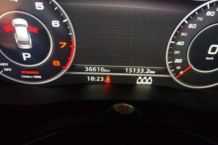 Used Audi Q5L 2020 45 TFSI Prestige Fashion Model Odometer Close Up
