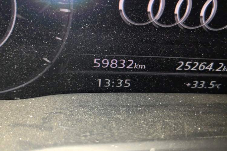 Used Audi Q5L 2020 Updated 40 TFSI Prestige Fashion Edition Odometer Close Up