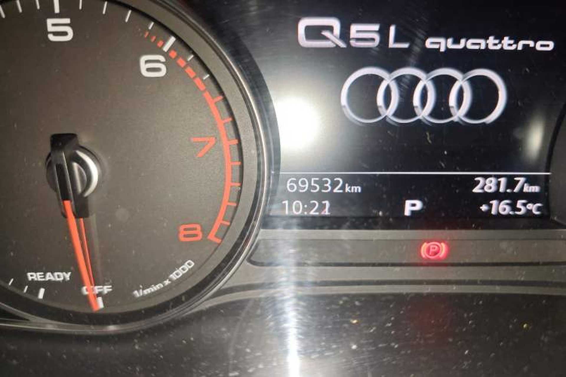 Used Audi Q5L 2020 40 TFSI Prestige Edition Odometer Close Up