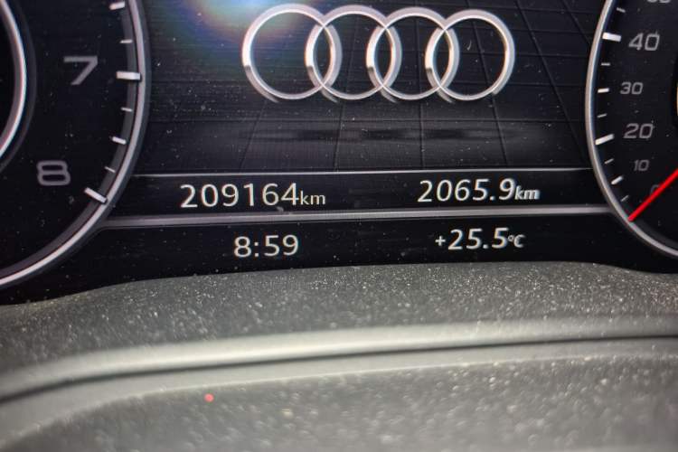 Used Audi Q5L 2020 40 TFSI Prestige Fashion Edition Odometer Close Up