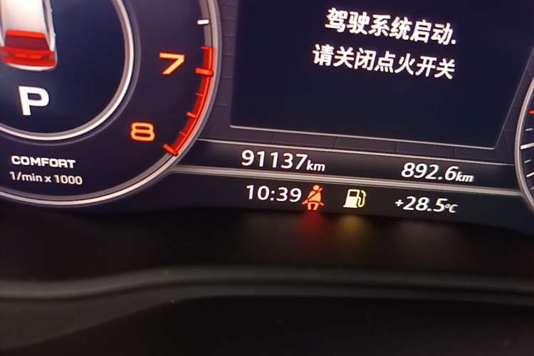 Used Audi Q5L 2020 45 TFSI Prestige Fashion Model Odometer Close Up