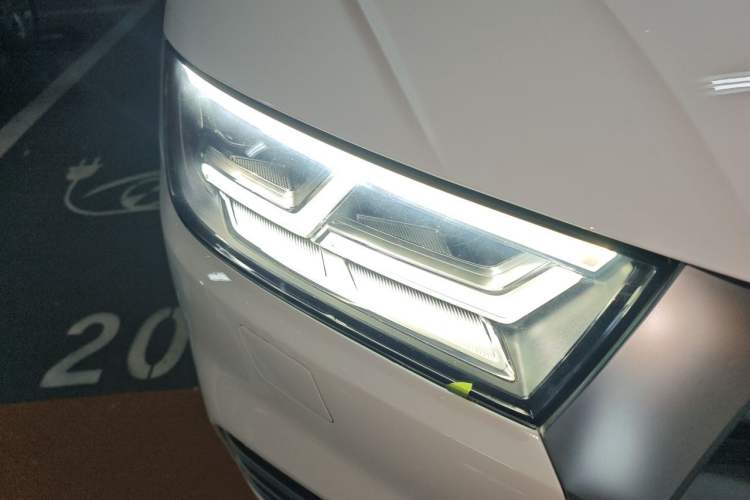 Used Audi Q5L 2020 Updated 40 TFSI Prestige Fashion Edition Right Front Headlight