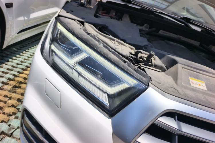 Used Audi Q5L 2020 Updated 40 TFSI Prestige Fashion Edition Right Front Headlight