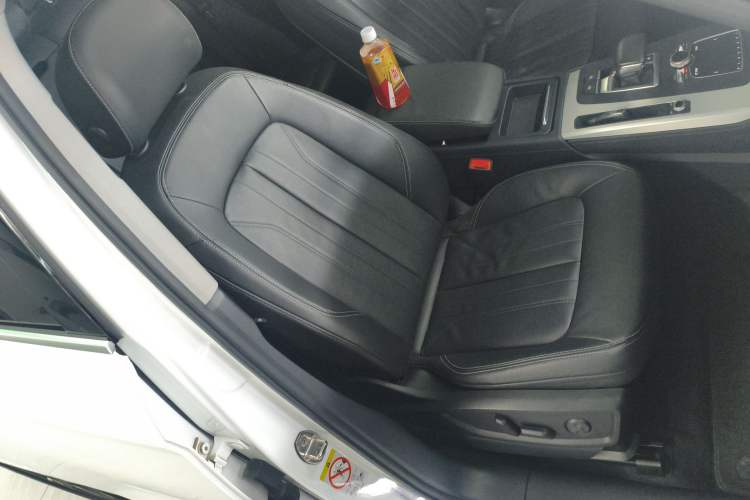 Used Audi Q5L 2020 Updated 40 TFSI Prestige Fashion Edition Right Front Seat