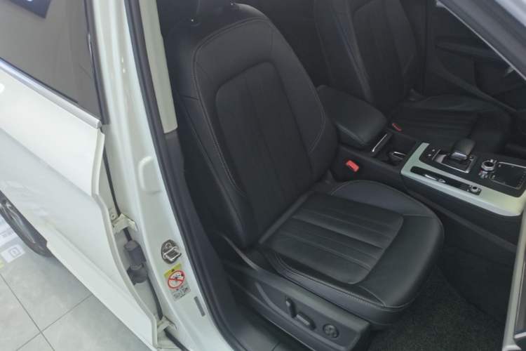 Used Audi Q5L 2020 Updated 40 TFSI Prestige Fashion Edition Right Front Seat