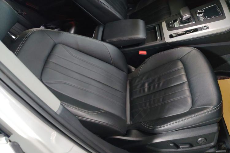 Used Audi Q5L 2020 Updated 40 TFSI Prestige Fashion Edition Right Front Seat
