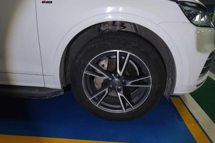Used Audi Q5L 2020 Updated 40 TFSI Prestige Fashion Edition Right Front Wheel Hub