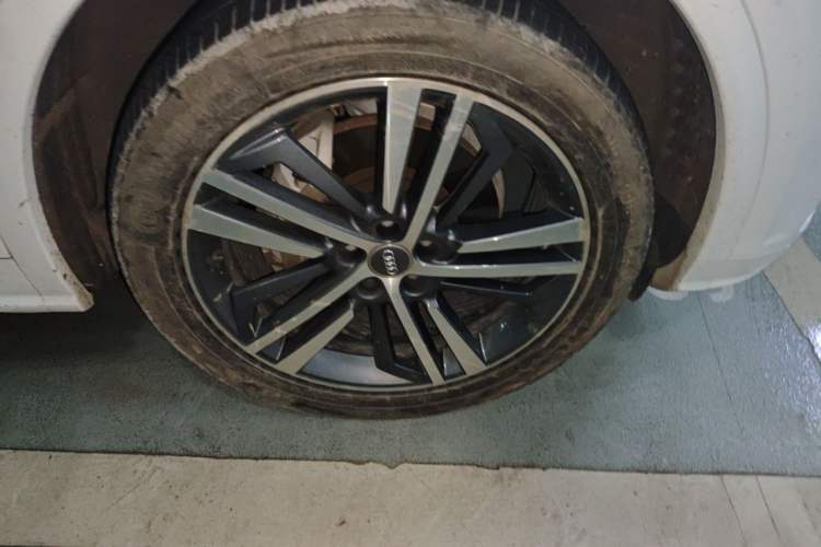 Used Audi Q5L 2020 Updated 40 TFSI Prestige Fashion Edition Right Front Wheel Hub