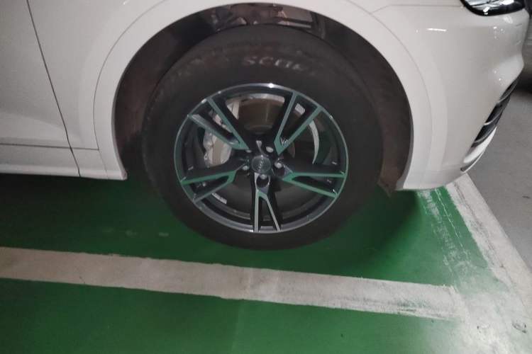 Used Audi Q5L 2020 Updated 40 TFSI Prestige Fashion Edition Right Front Wheel Hub