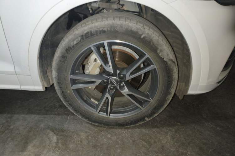 Used Audi Q5L 2020 Updated 40 TFSI Prestige Fashion Edition Right Front Wheel Hub