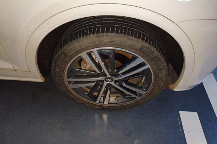Used Audi Q5L 2020 Updated 40 TFSI Prestige Fashion Edition Right Front Wheel Hub
