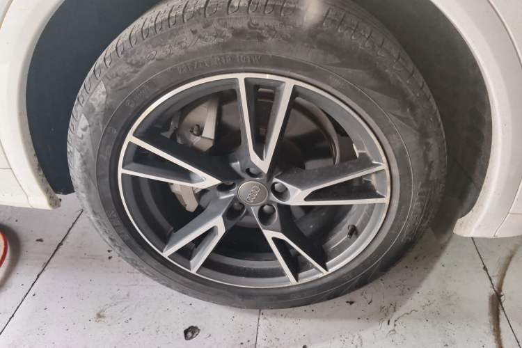 Used Audi Q5L 2020 Updated 40 TFSI Prestige Fashion Edition Right Front Wheel Hub