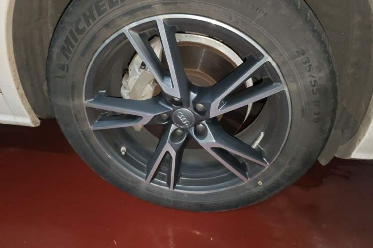 Used Audi Q5L 2020 Updated 40 TFSI Prestige Fashion Edition Right Front Wheel Hub