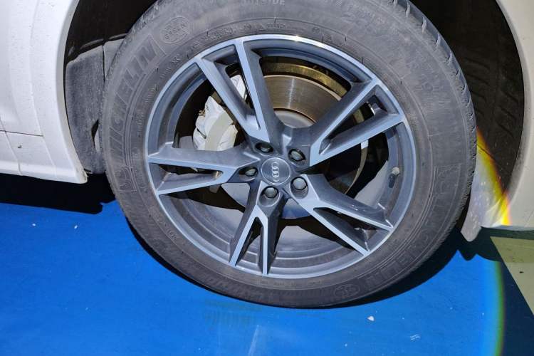 Used Audi Q5L 2020 Updated 40 TFSI Prestige Fashion Edition Right Front Wheel Hub