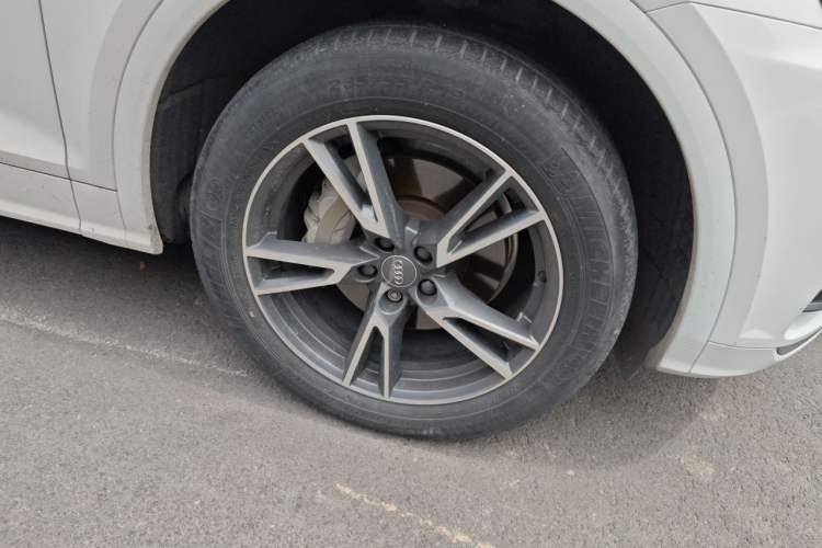 Used Audi Q5L 2020 Updated 40 TFSI Prestige Fashion Edition Right Front Wheel Hub