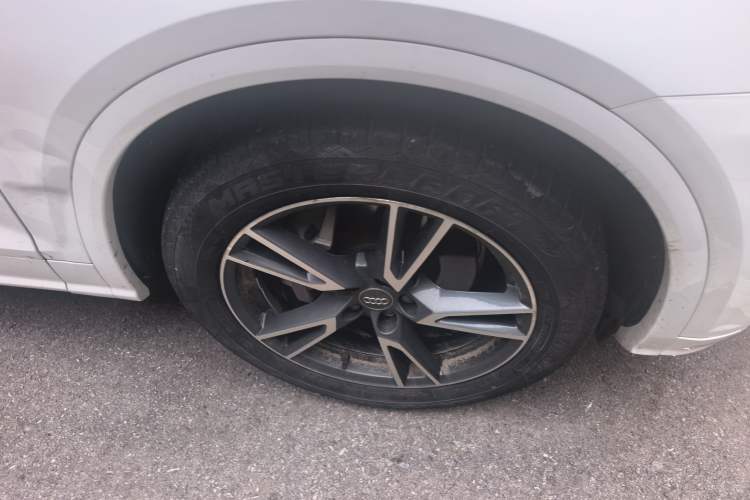 Used Audi Q5L 2020 Updated 40 TFSI Prestige Fashion Edition Right Front Wheel Hub