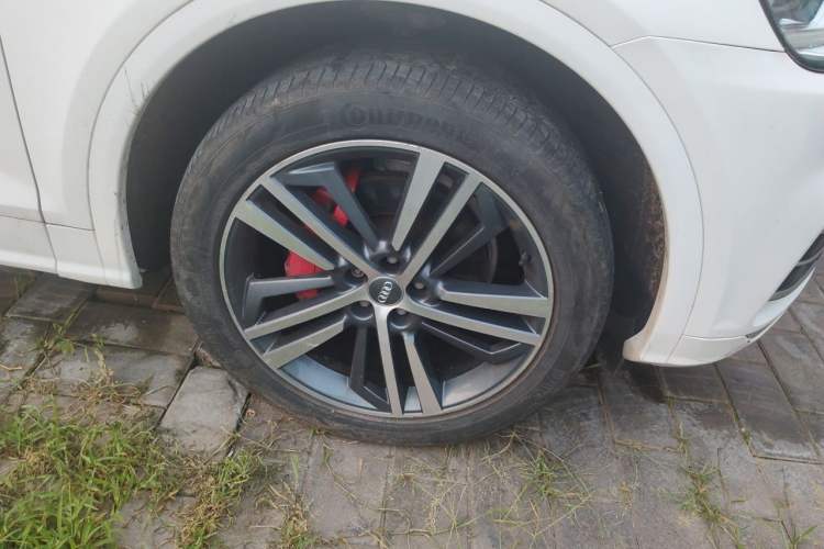 Used Audi Q5L 2020 Updated 40 TFSI Prestige Fashion Edition Right Front Wheel Hub