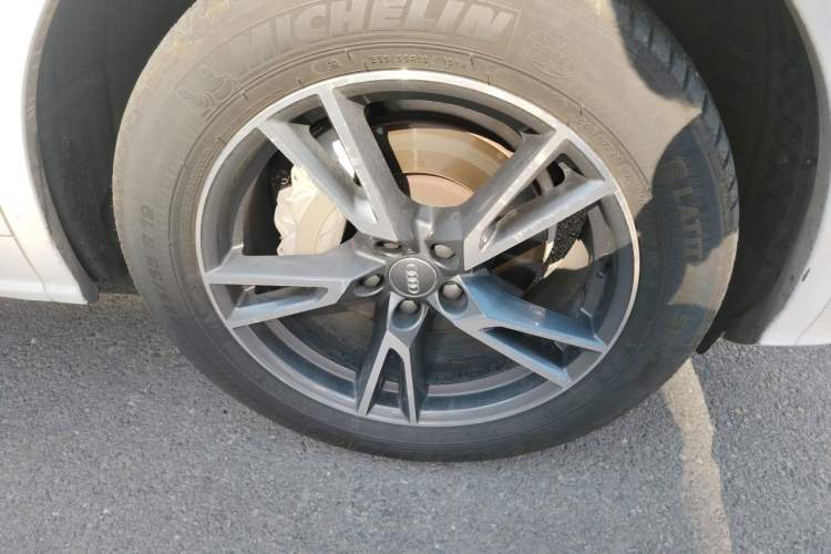 Used Audi Q5L 2020 Updated 40 TFSI Prestige Fashion Edition Right Front Wheel Hub