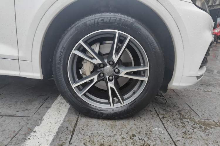 Used Audi Q5L 2020 Updated 40 TFSI Prestige Fashion Edition Right Front Wheel Hub