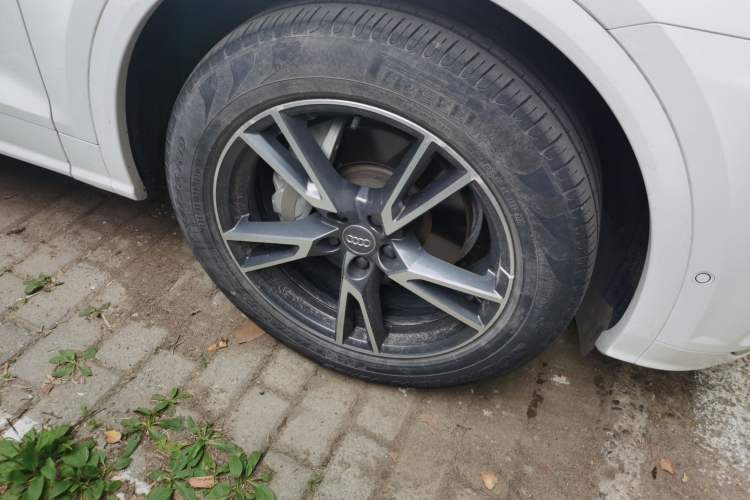 Used Audi Q5L  Right Front Wheel Hub