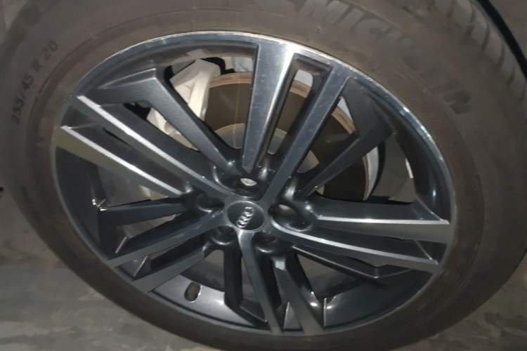 Used Audi Q5L 2020 Updated 40 TFSI Prestige Fashion Edition Right Front Wheel Hub