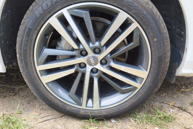 Used Audi Q5L 2020 Updated 40 TFSI Prestige Fashion Edition Right Front Wheel Hub