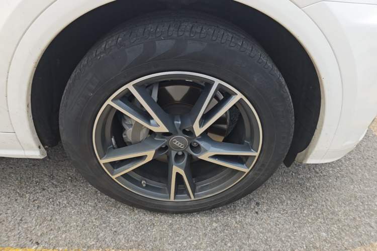 Used Audi Q5L 2020 Updated 40 TFSI Prestige Fashion Edition Right Front Wheel Hub