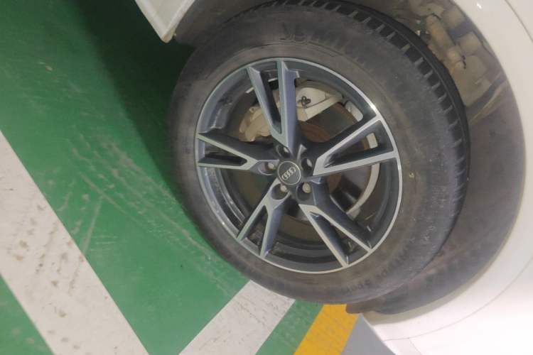 Used Audi Q5L 2020 Updated 40 TFSI Prestige Fashion Edition Right Front Wheel Hub