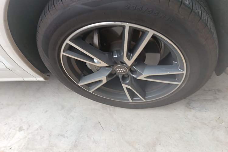 Used Audi Q5L 2020 Updated 40 TFSI Prestige Fashion Edition Right Front Wheel Hub