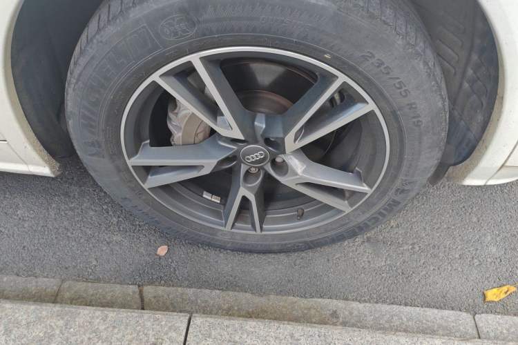 Used Audi Q5L 2020 Updated 40 TFSI Prestige Fashion Edition Right Front Wheel Hub