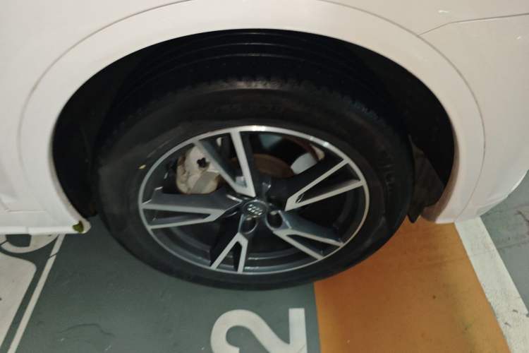 Used Audi Q5L 2020 Updated 40 TFSI Prestige Fashion Edition Right Front Wheel Hub