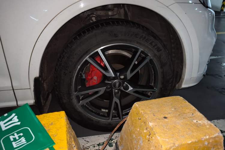 Used Audi Q5L 2020 40 TFSI Prestige Fashion Edition Right Front Wheel Hub