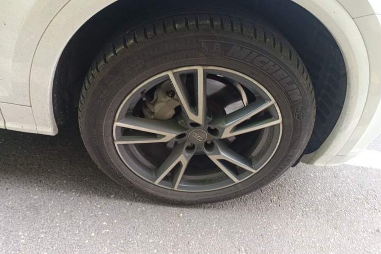 Used Audi Q5L 2020 Updated 40 TFSI Prestige Fashion Edition Right Front Wheel Hub