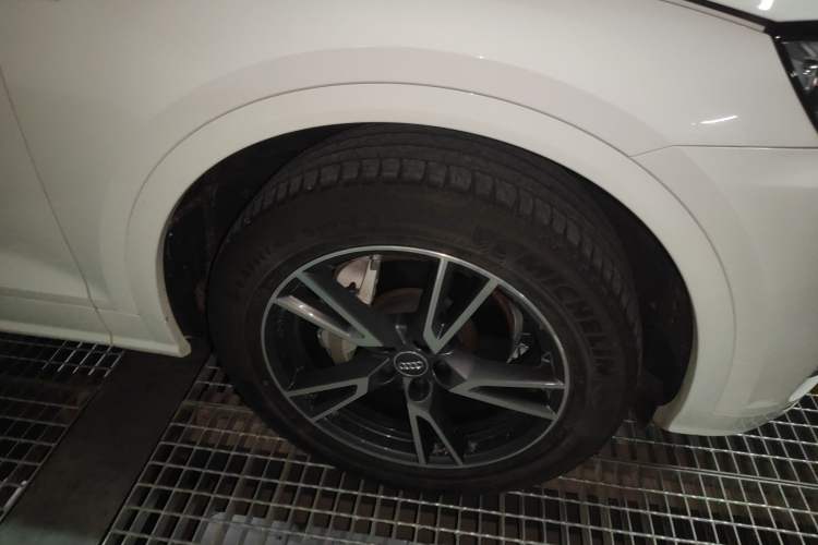 Used Audi Q5L 2020 Updated 40 TFSI Prestige Fashion Edition Right Front Wheel Hub