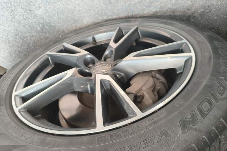 Used Audi Q5L 2020 Updated 40 TFSI Prestige Fashion Edition Right Front Wheel Hub