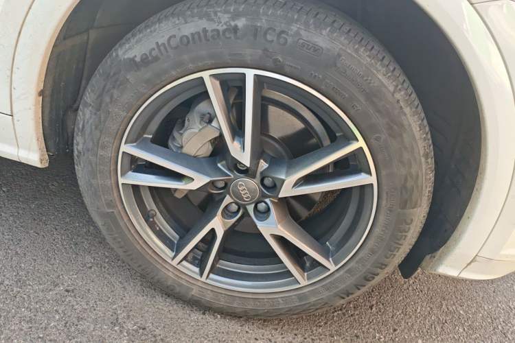 Used Audi Q5L 2020 Updated 40 TFSI Prestige Fashion Edition Right Front Wheel Hub
