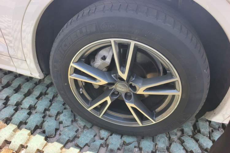 Used Audi Q5L 2020 Updated 40 TFSI Prestige Fashion Edition Right Front Wheel Hub