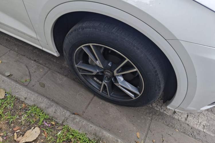 Used Audi Q5L 2020 Updated 40 TFSI Prestige Fashion Edition Right Front Wheel Hub