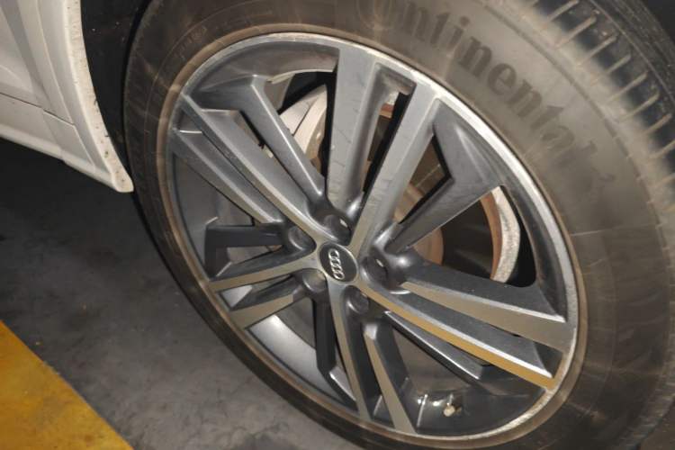 Used Audi Q5L 2020 Updated 40 TFSI Prestige Fashion Edition Right Front Wheel Hub