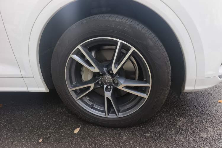 Used Audi Q5L 2020 Updated 40 TFSI Prestige Fashion Edition Right Front Wheel Hub