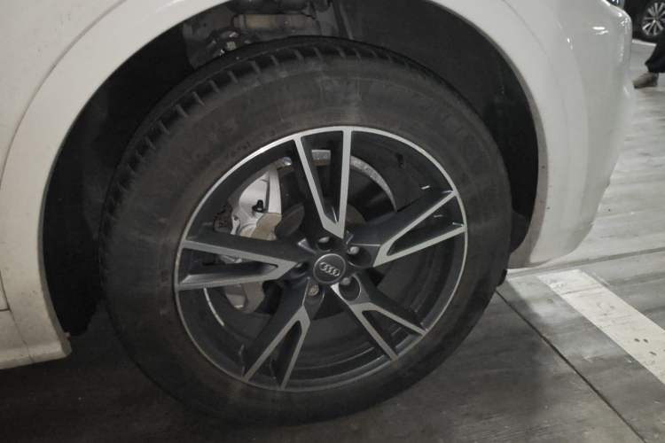 Used Audi Q5L 2020 40 TFSI Prestige Fashion Edition Right Front Wheel Hub