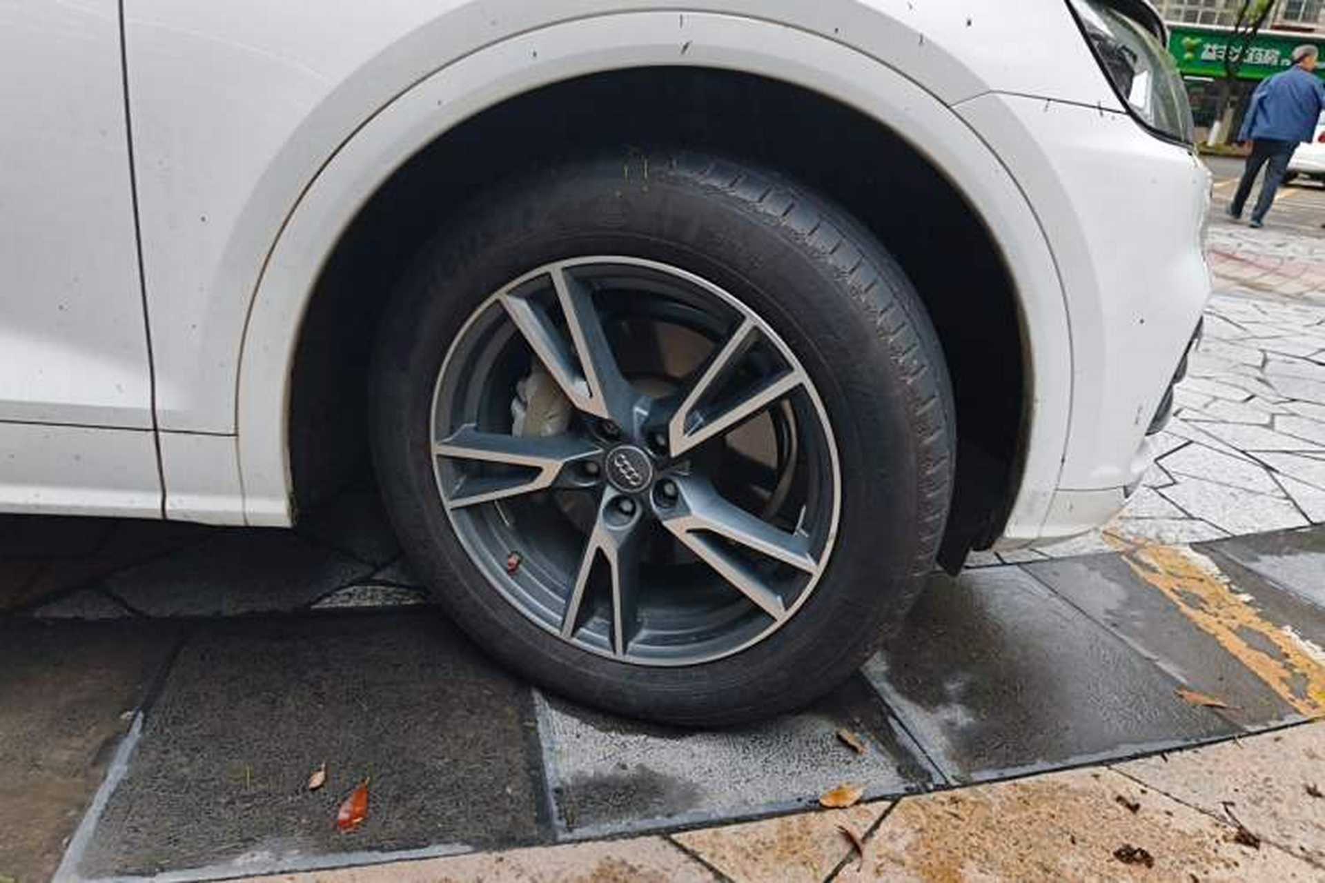 Used Audi Q5L 2020 Updated 40 TFSI Prestige Fashion Edition Right Front Wheel Hub
