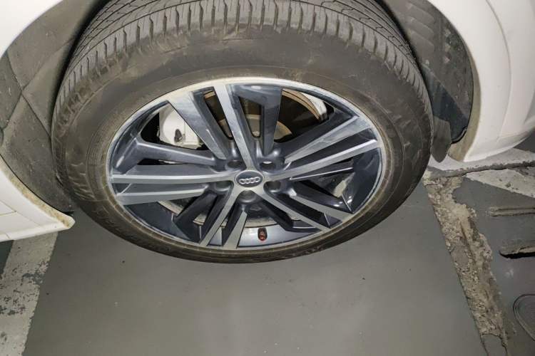 Used Audi Q5L 2020 Updated 40 TFSI Prestige Fashion Edition Right Front Wheel Hub